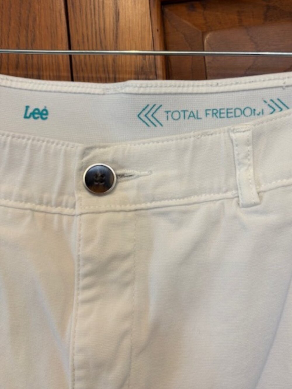 Women’s Lee Total Freedom White Classic Utility Bermudas Shorts size 18 Medium - Picture 5 of 5